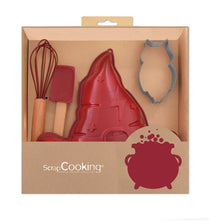 ‍♂️ UN KIT PÂTISSERIE SORCIER - Un kit d'ustensiles pour confectionner des gâteaux en forme de chapeau magique et des biscuits, cookies ou sablés en forme de jolie chouette. Le coffret cadeau idéal pour faire ses premiers pas en pâtisserie, une activité ludique et gourmande pour tous les magiciens en herbe ! PRATIQUES & LUDIQUES - Ce coffret contient 4 ustensiles : un fouet et une cuillère fabriqués en bois et silicone, un découpoir chouette en inox et un moule chapeau en silicone. Des accessoires pratiques